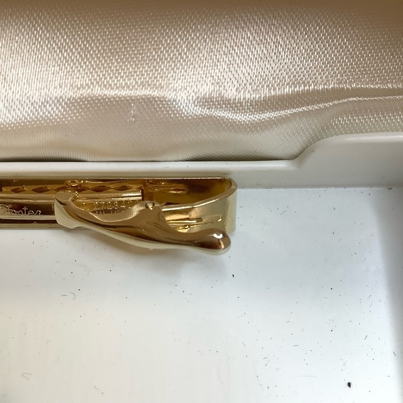VINTAGE Foster Gold Cufflinks & Tie Clip Set - Picture 5 of 8